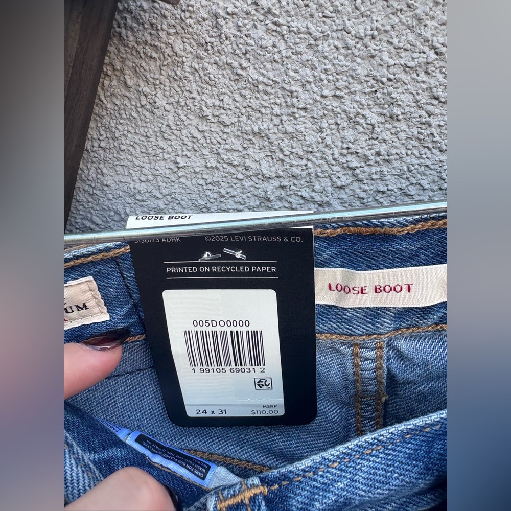 Levi’s Loose Boot in Easy Days - Medium Wash New with Tags! - Picture 6 of 9